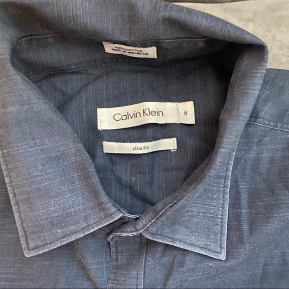 Calvin Klein casual button down blue tee - Picture 4 of 4
